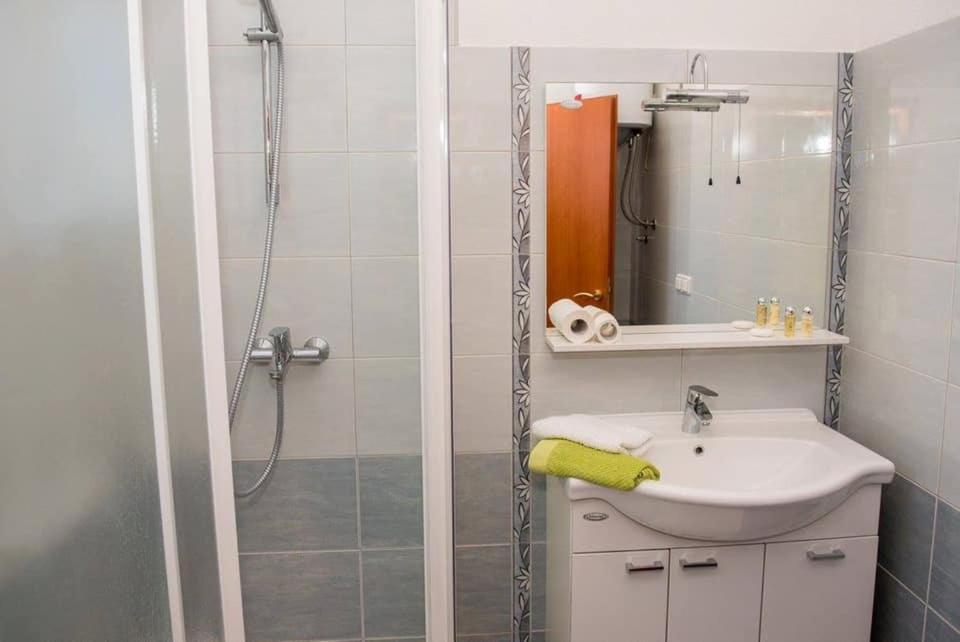 Apartment Vodice - Lovric Екстериор снимка