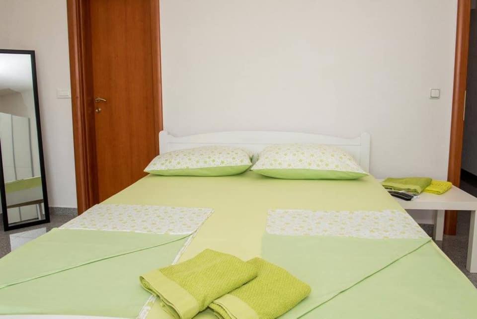 Apartment Vodice - Lovric Екстериор снимка