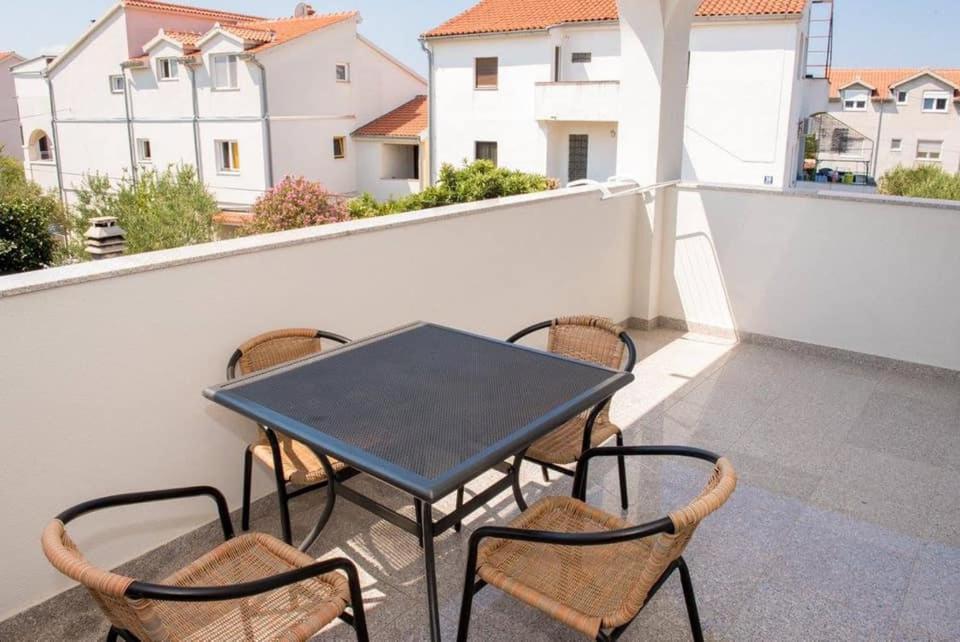 Apartment Vodice - Lovric Екстериор снимка